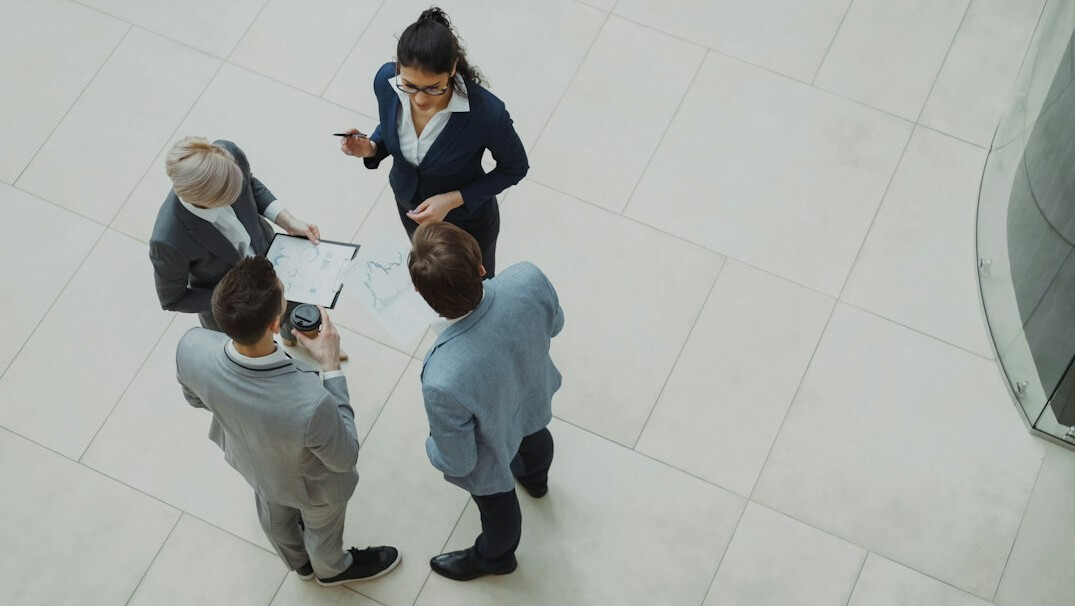 team leader mediating discussion